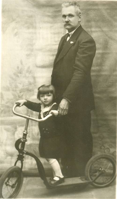 Minny + grootvader - grand-père - Großvater - granddad